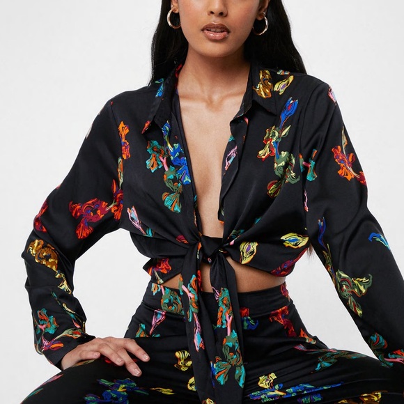 Nasty Gal Relaxed Floral Print Tie Front Multicolor Blouse - Picture 2 of 3